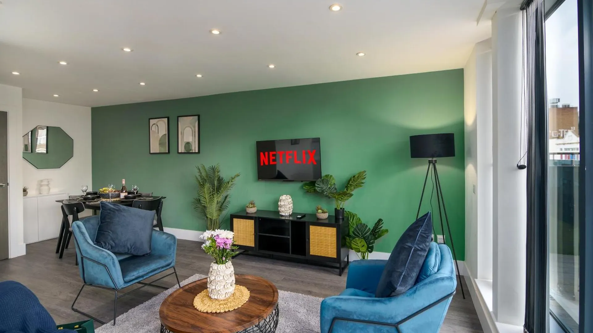 Elegant Luxe Penthouse In Whitechapel Apartment London